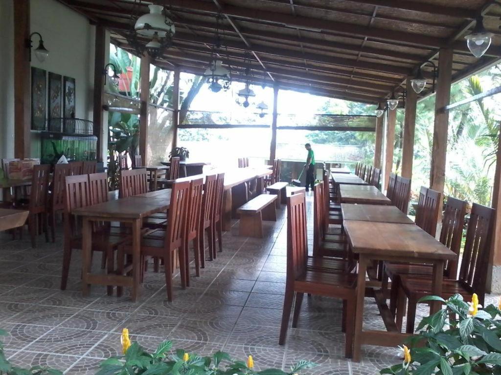 Villa Bukit Pinus Bogor Eksteriør bilde